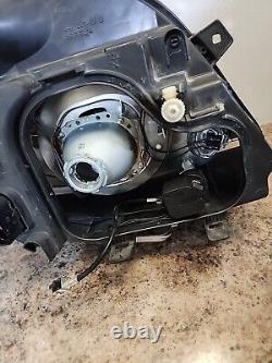 Phare xénon OEM côté conducteur gauche Mercedes Benz Sprinter 2007-2010 en bon état